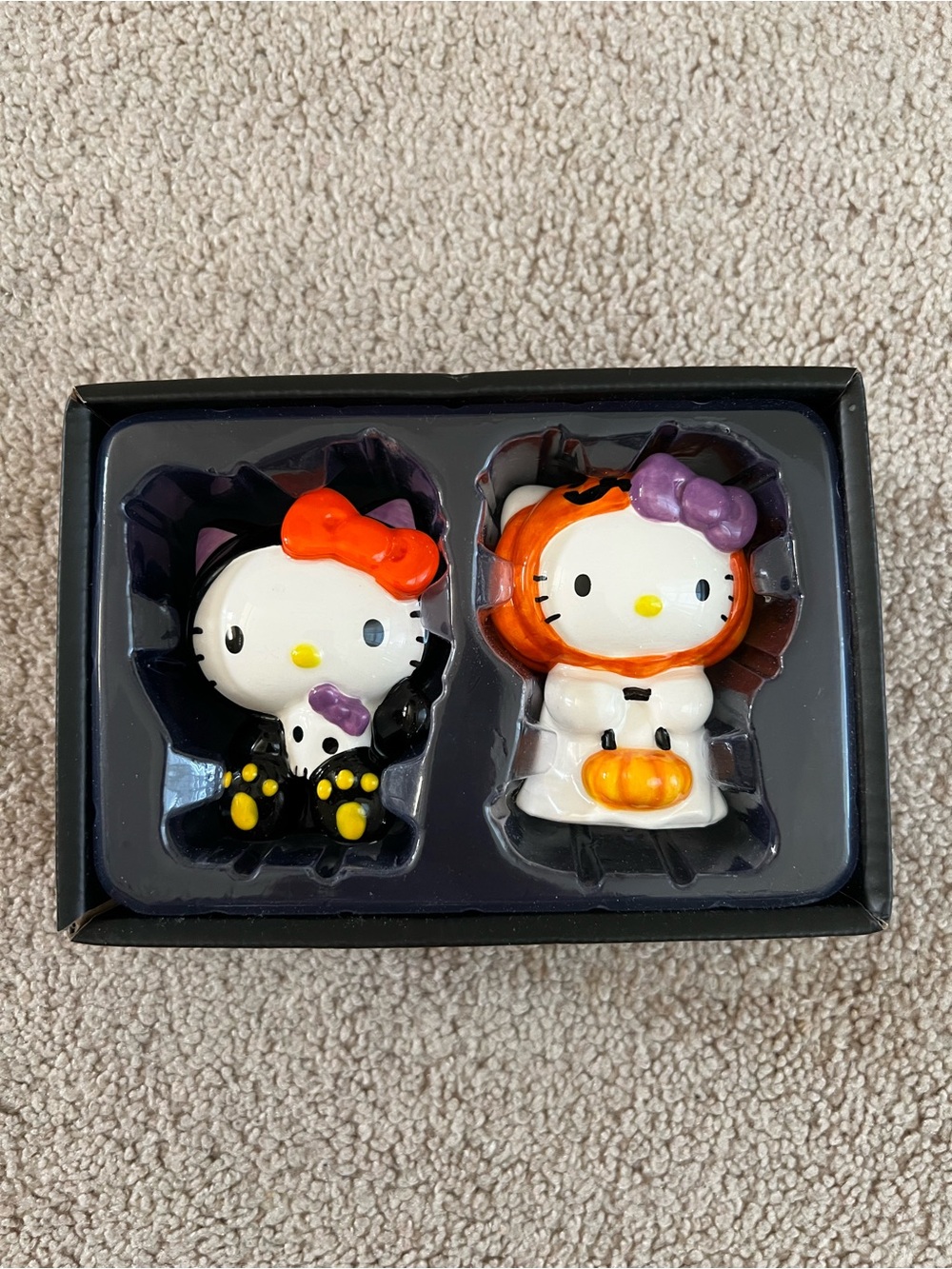 Sanrio Hello Kitty Halloween salt & pepper set - Black, Orange & Purple